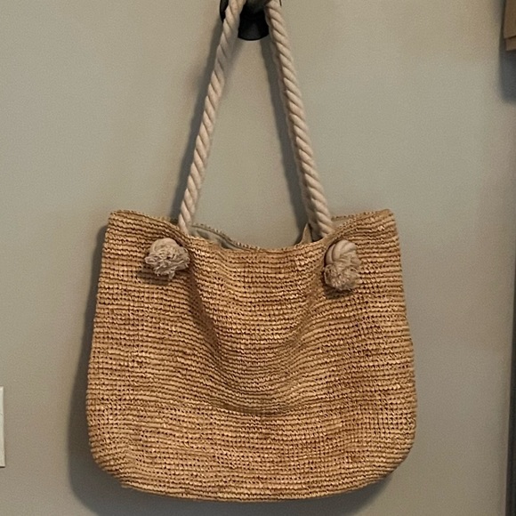 Oversized Straw Beach Bag w/Rope Handles - Picture 2 of 6